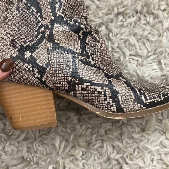 Snakeskin booties - Picture 4 of 8